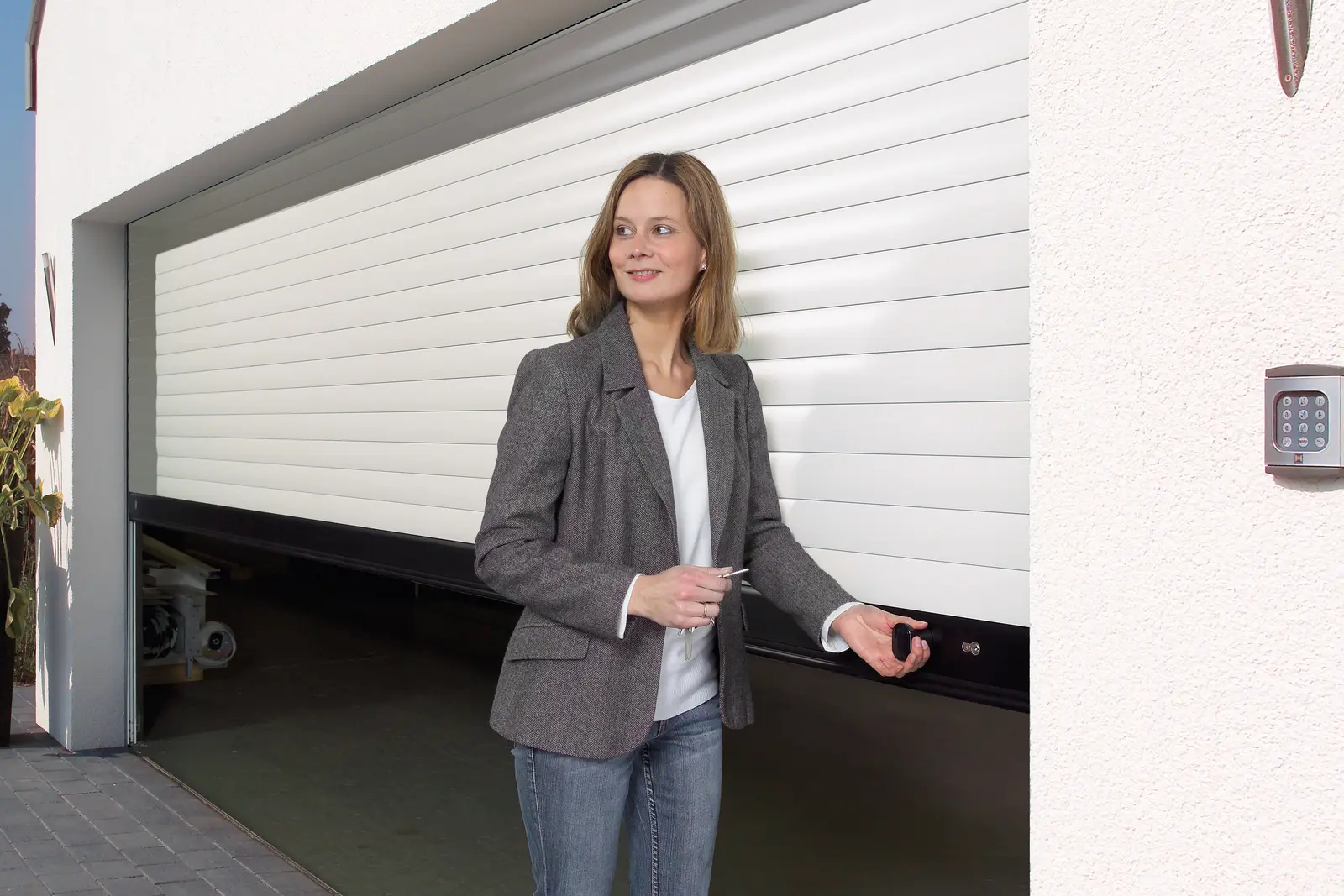 Handbetätigtes Garagen-Rolltor mit mechanischem Schloss von Hörmann