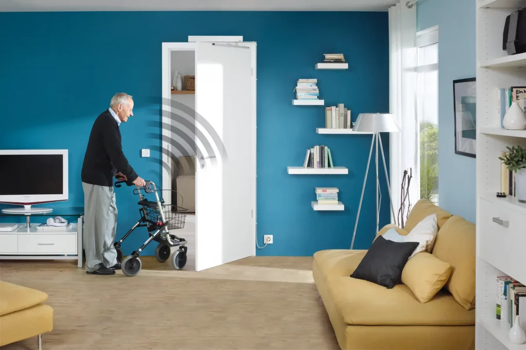 Barrierefreies Wohnen durch Türantrieb PortaMatic von Hörmann