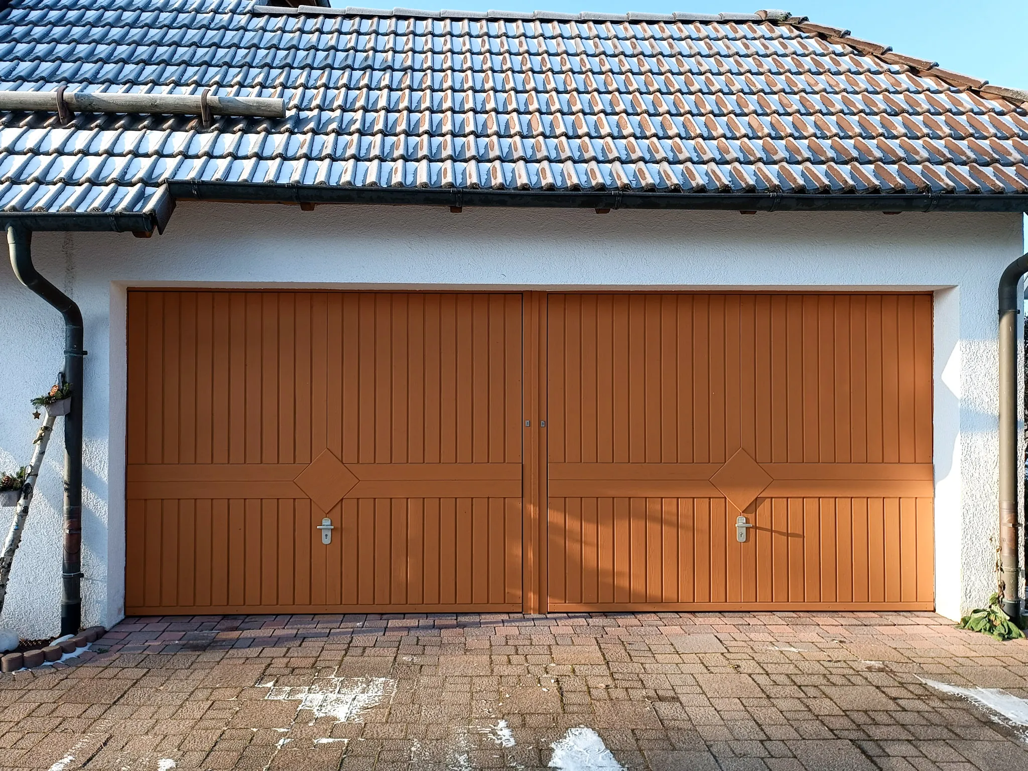 Garagen-Schwingtore Referenz 1